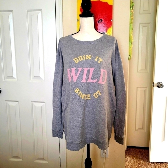 𝅺Wildfox | Doin it Wild Sweatshirt - Picture 1 of 4
